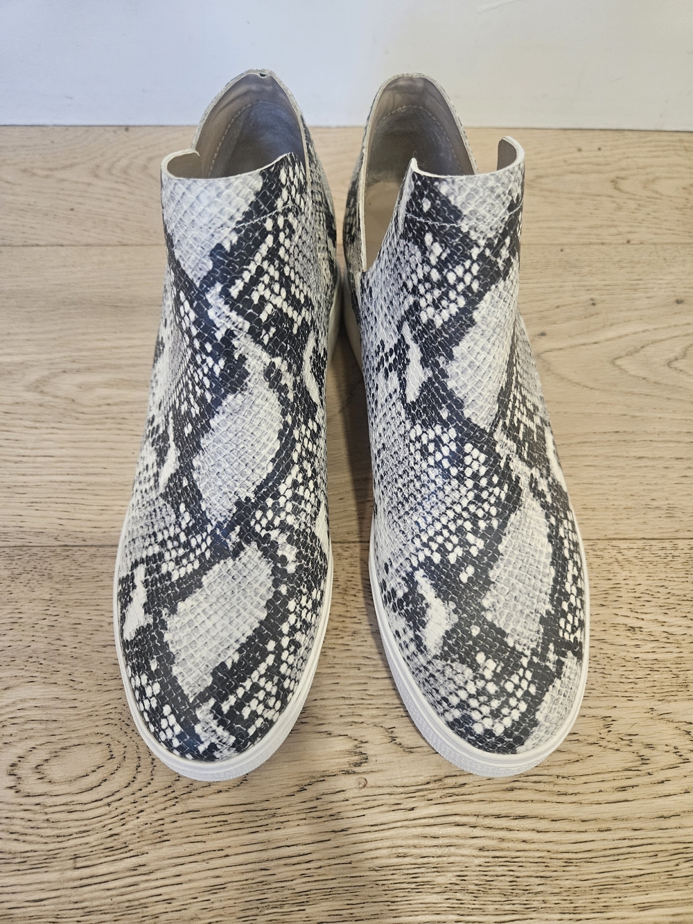 Steve Madden "Wrangle" Hidden Wedge Sneakers Size 9.5